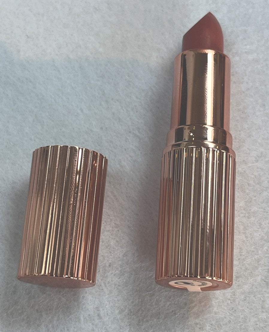 4 pce Make Up Set |Great Gift |Eyeshadow,  Eyeliner, Lipstick  Conc + Free Bag