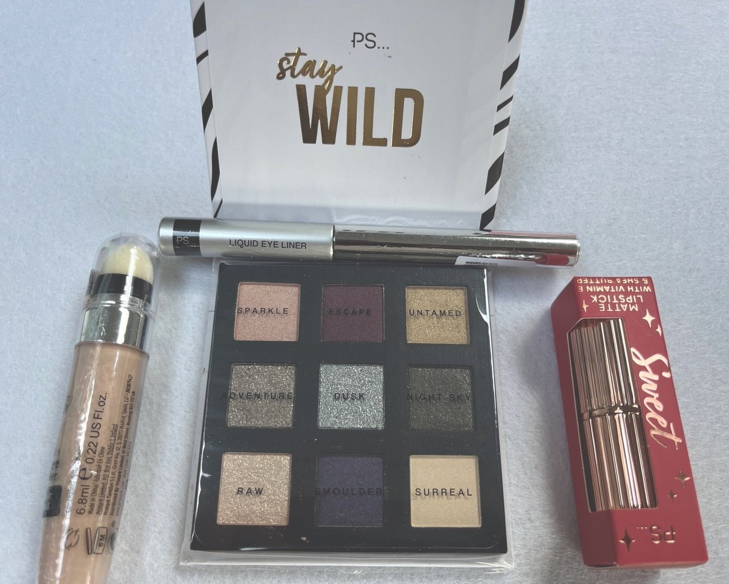 4 piece Make Up Set |Great Gift |Eyeshadow, Liquid Eyeliner, Lipstick  Concealer
