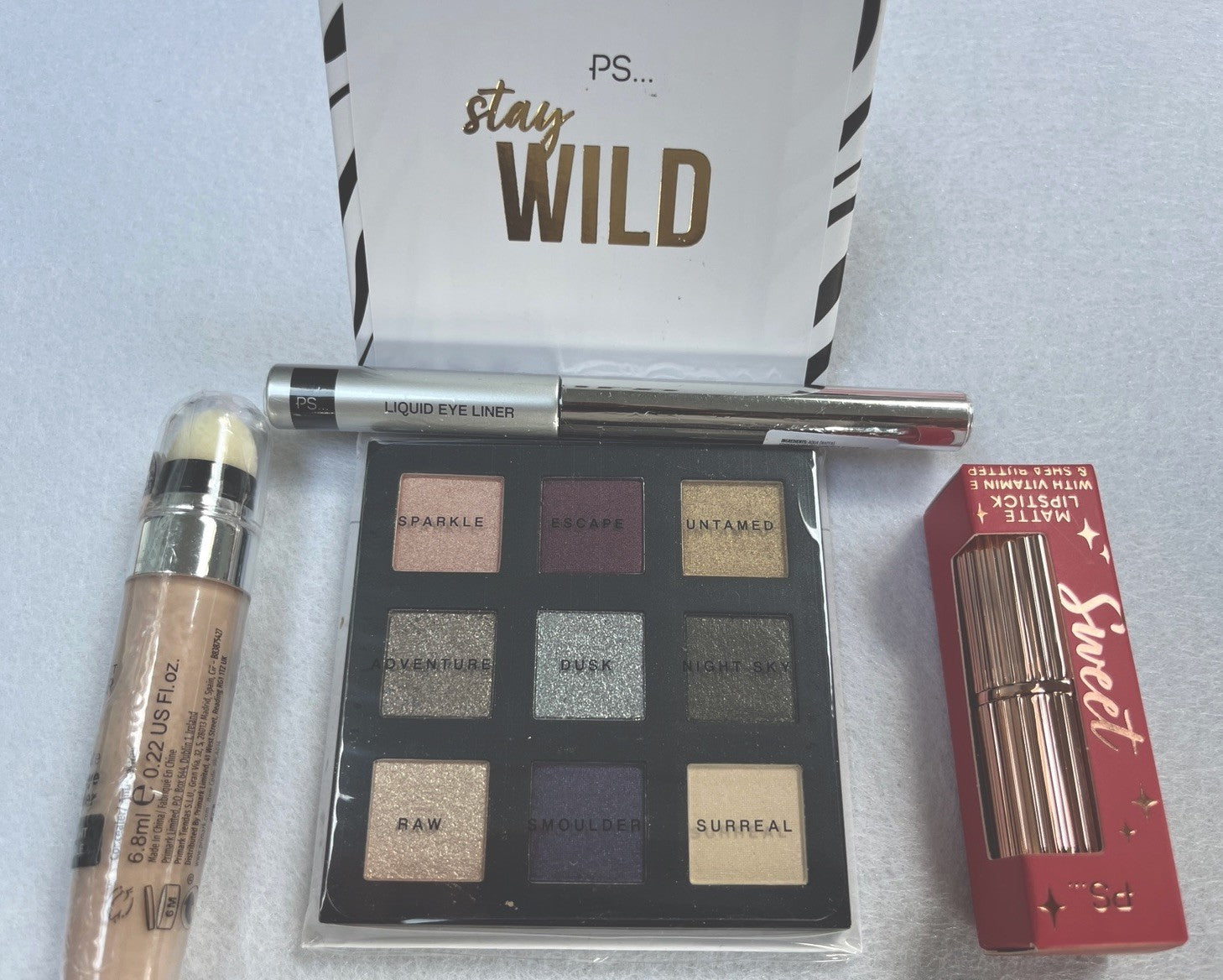 4 piece Make Up Set |Great Gift |Eyeshadow, Liquid Eyeliner, Lipstick  Concealer