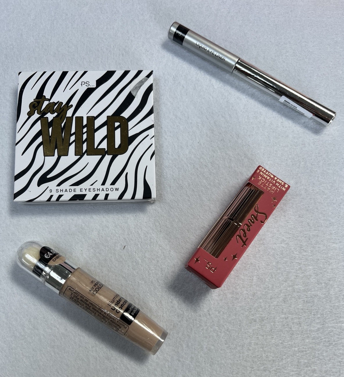 4 piece Make Up Set |Great Gift |Eyeshadow, Liquid Eyeliner, Lipstick  Concealer